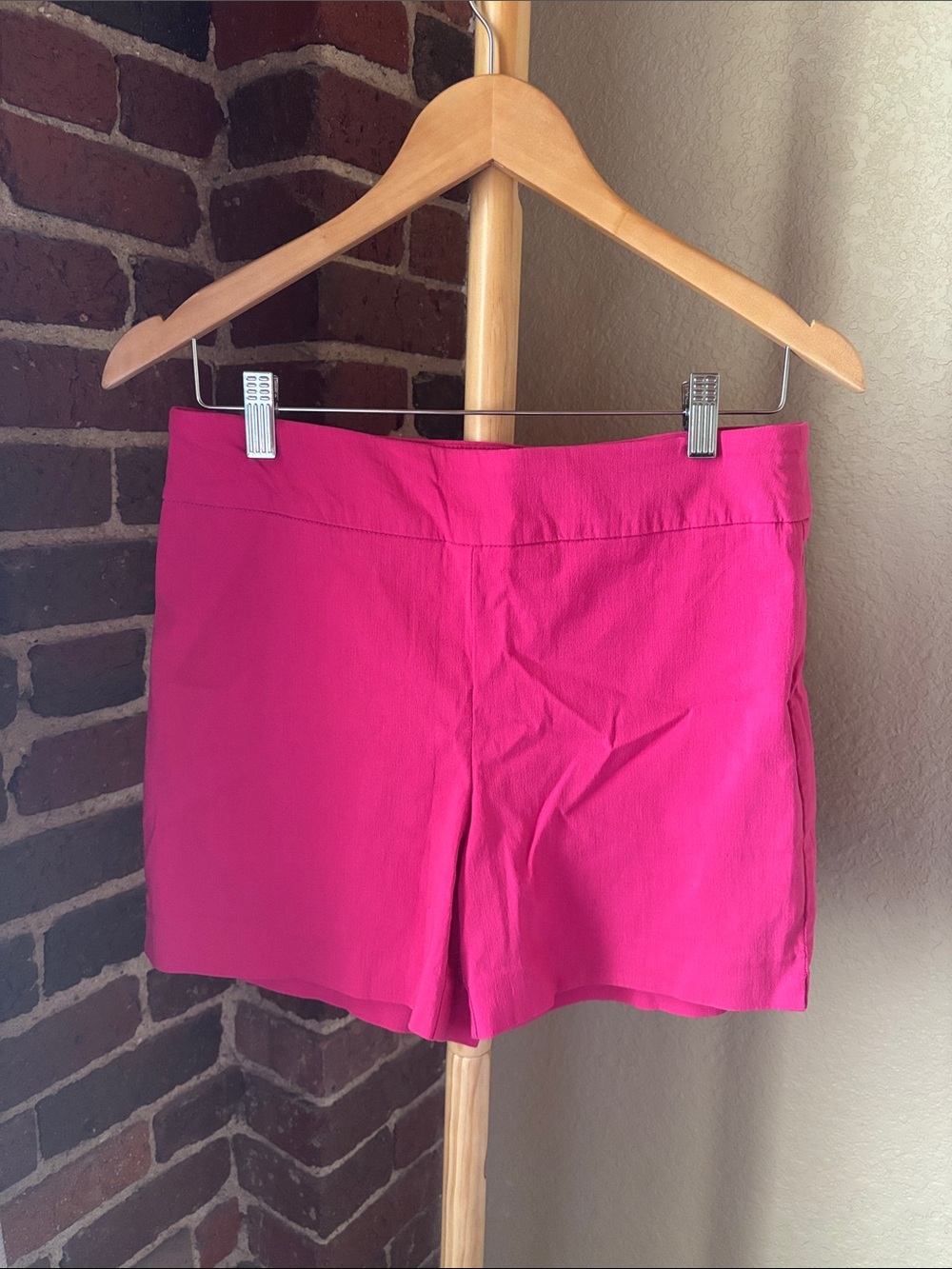 Eric Casual Women's Bright Pink Stretch Shorts Size M